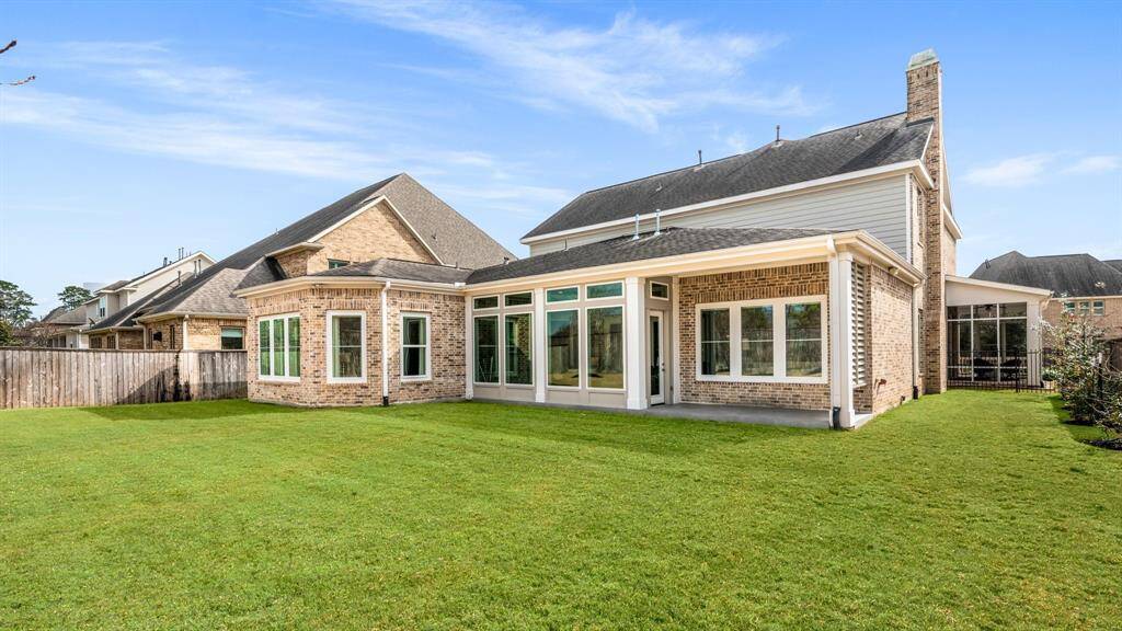 Plenty of room for pool, pets and play!