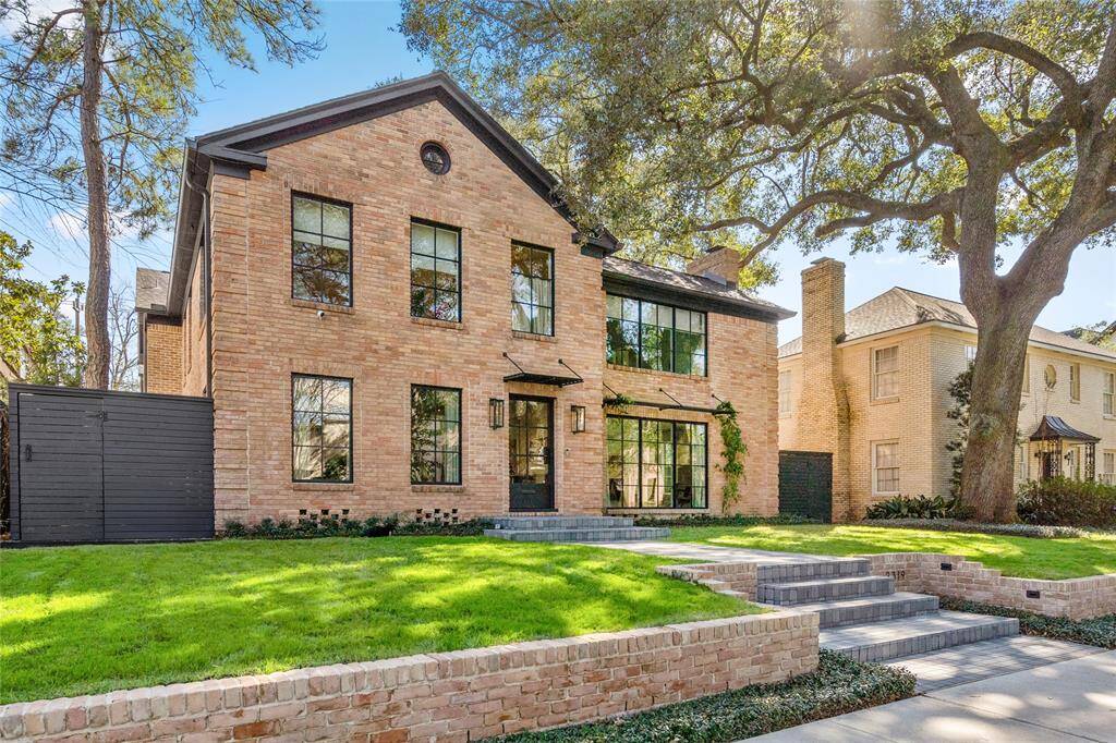 Front retaining wall, cobble stone walk up, 3 mature oaks and gas lanterns.