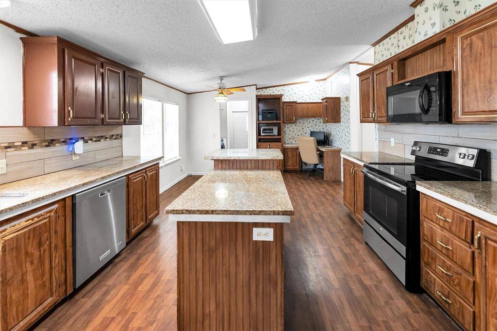 Huge kitchen with granite countertops, all appliances including stainless steel refrigerator