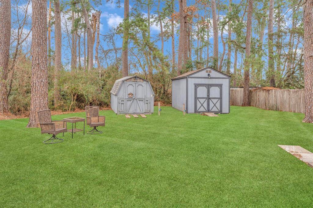 Huge yard - great for parties, barbeques, working in the shop, or just relaxing