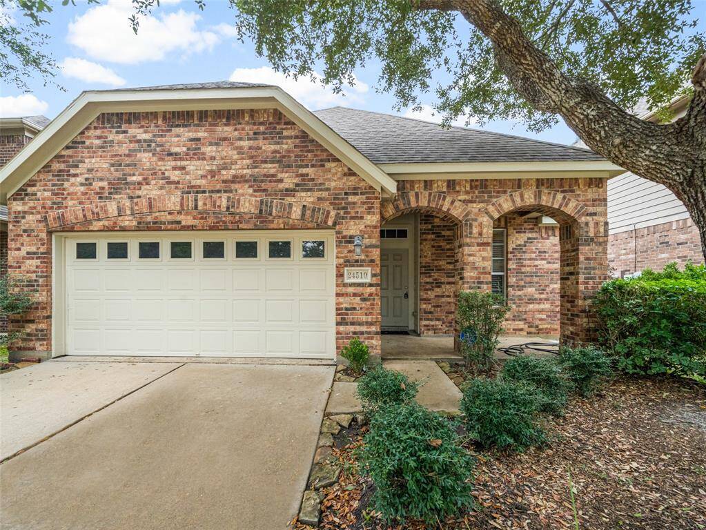 This one story home features 3 bedrooms, 2 bathrooms, a bonus room, 2 car garage and open floor plan; fully fenced backyard and sprinklered yard with established landscaping - move in ready!