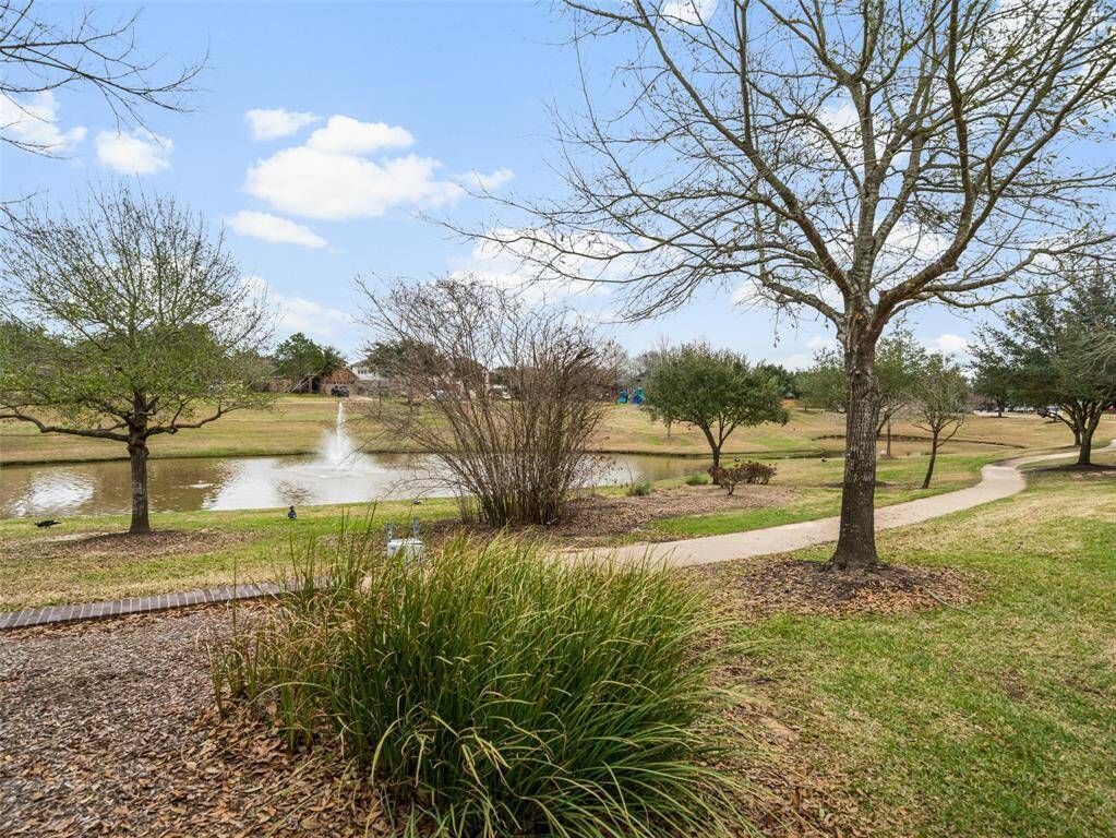 Take in the peaceful view of the neighborhood pond, complete with walking trails for relaxing strolls. This is just one of the many HOA amenities that make this community a perfect place to call home!