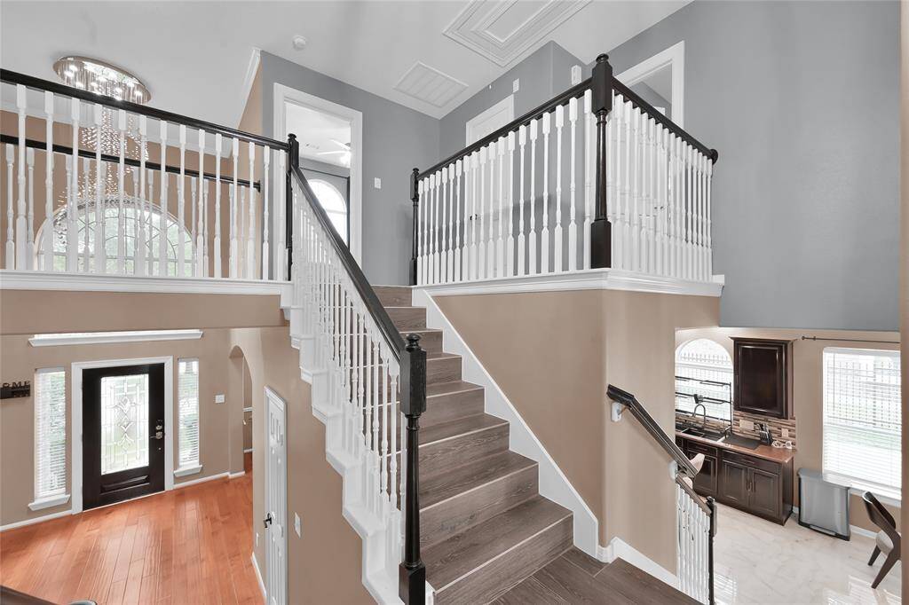 Entry, stairway first flight of stairs coming down.