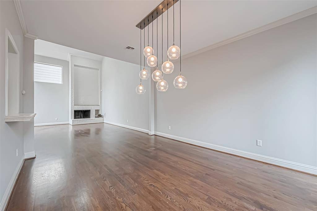 Formal dining room with beatiful light fixtures. Fits a large dinning table.