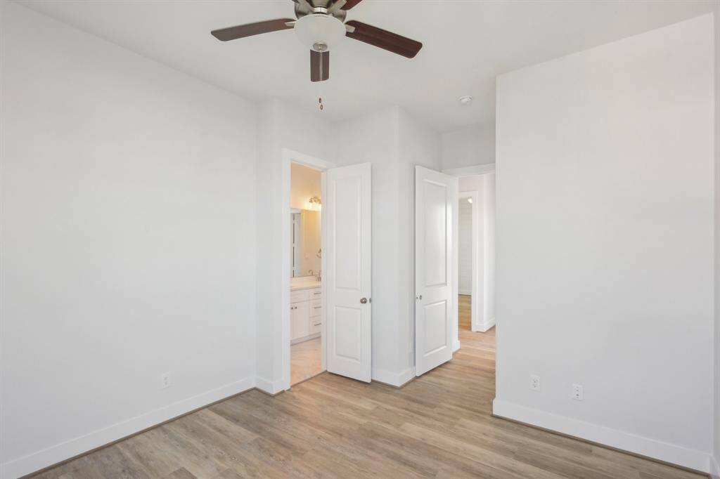 Alternative view of Guest Bedroom #3.