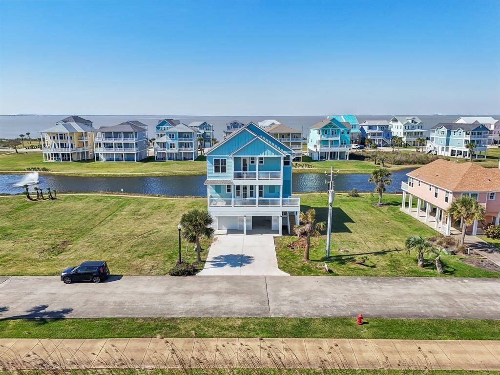 The second floor north facing deck offers spectacular views of Galveston Bay.