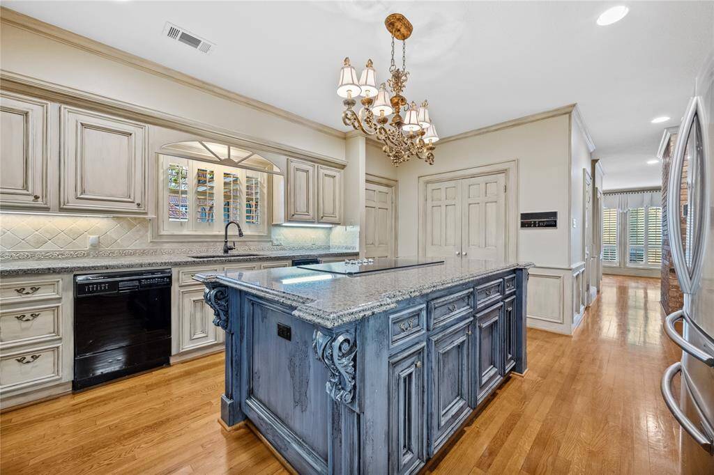 Lots of cabinets and storage... Refrigerator included....