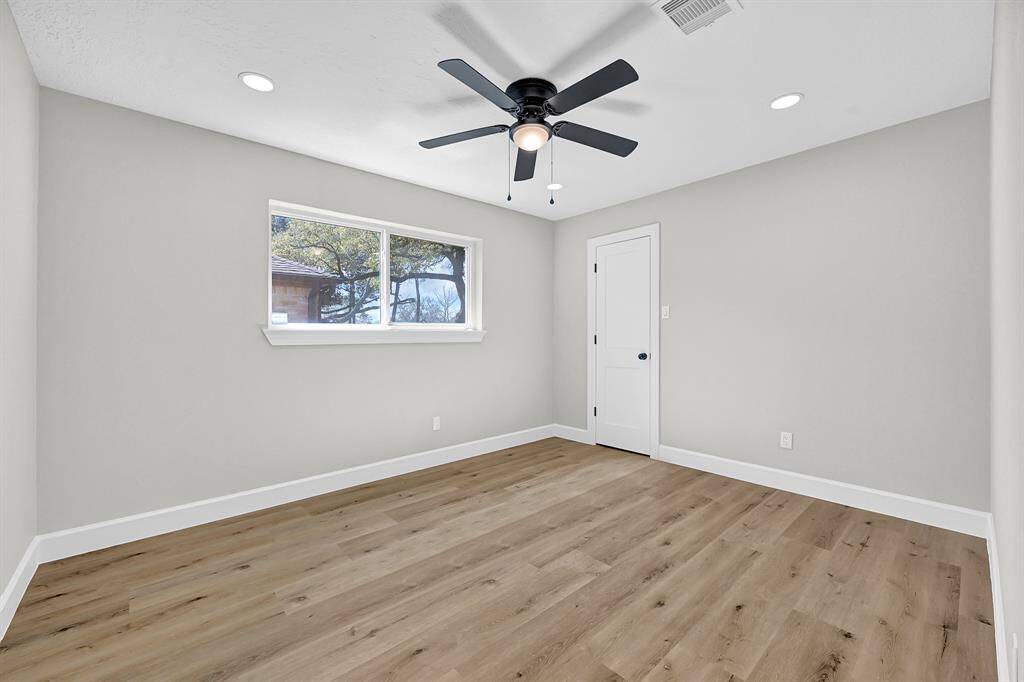 Experience comfort and relaxation in the secondary bedroom equipped with a ceiling fan to keep you cool during the hot summer months. It is a blank canvas, waiting for you to transform it according to your personal preferences.