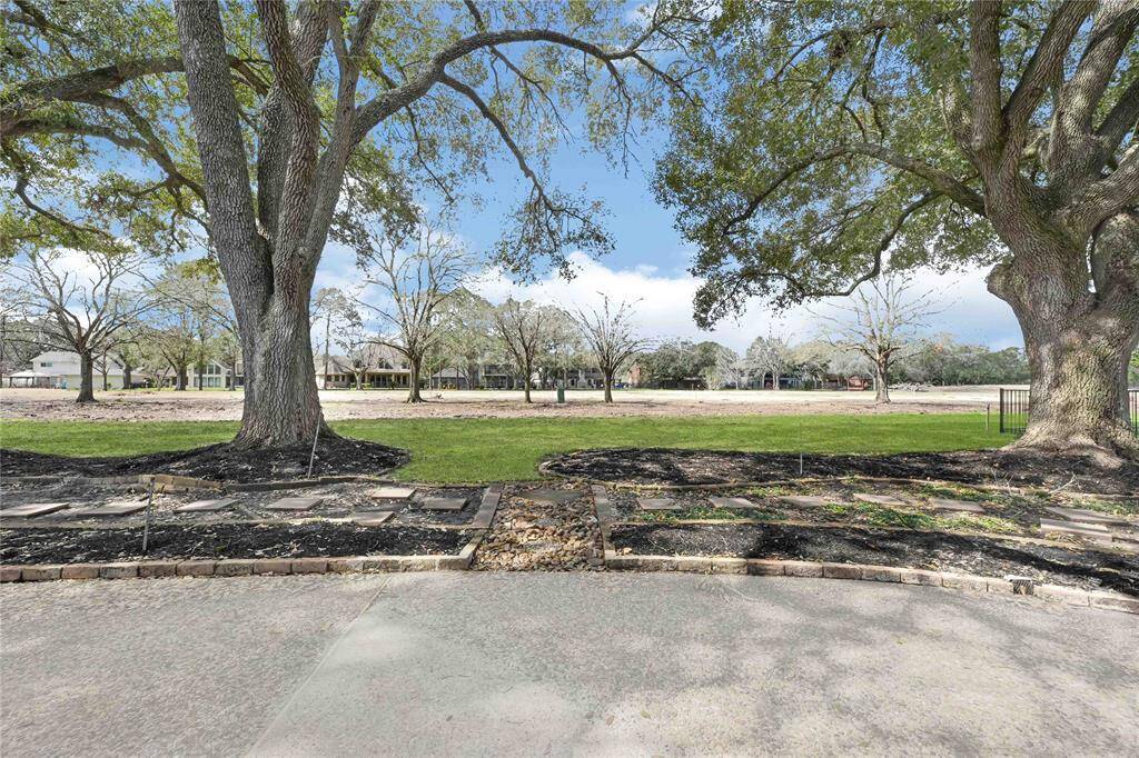 Enjoy stunning golf course views right from your backyard, with mature oak trees providing a serene and shaded retreat. The La Quinta Golf Course is currently undergoing renovations, ensuring future enhancements to the already picturesque setting.