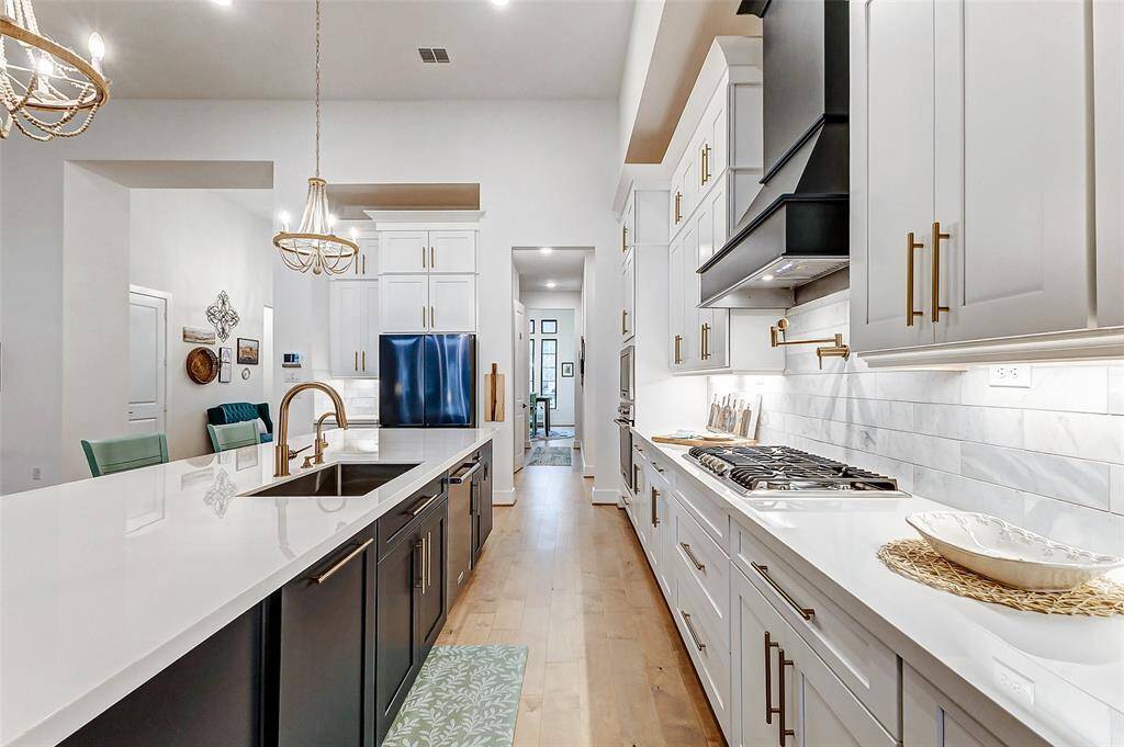 Soft-Close Cabinets & Drawers – Upgraded cabinetry with soft-close features offers a sleek, modern feel with ample storage.