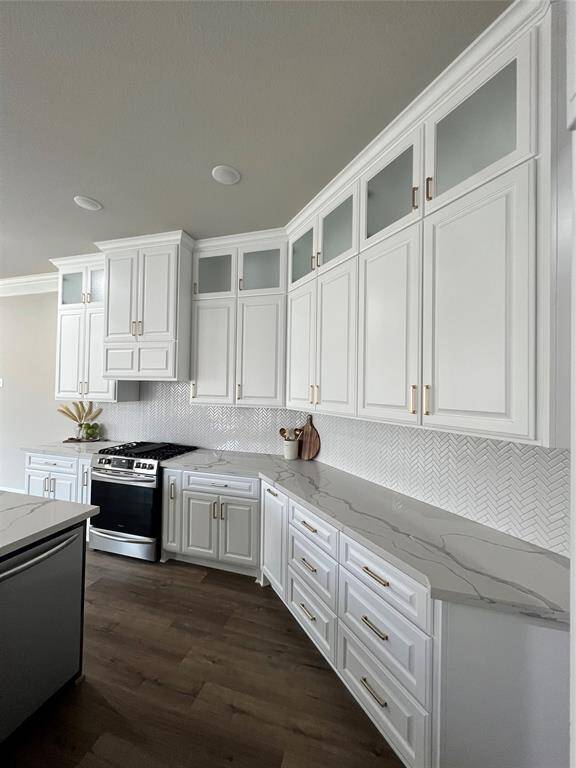 Other Interior Picture of Similar Cabinets to the Ceiling Built by Tx Best Home Builders.
