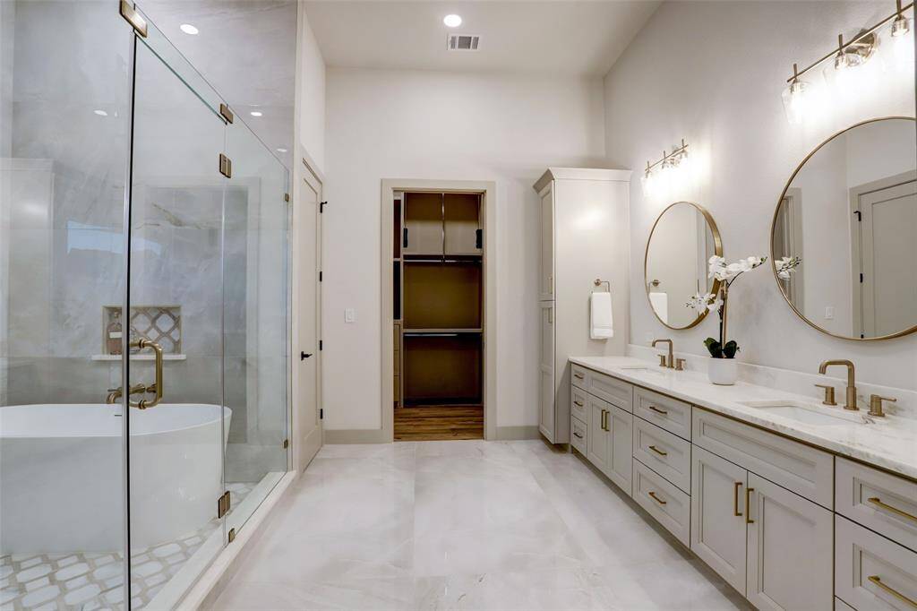 Primary bath with wet room