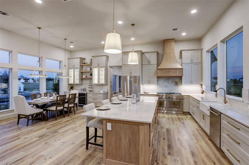 Kitchen / Dining