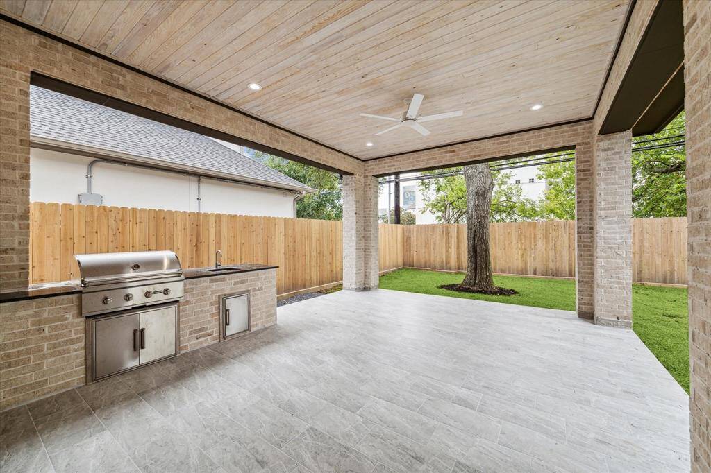 Summer kitchen / lanai.