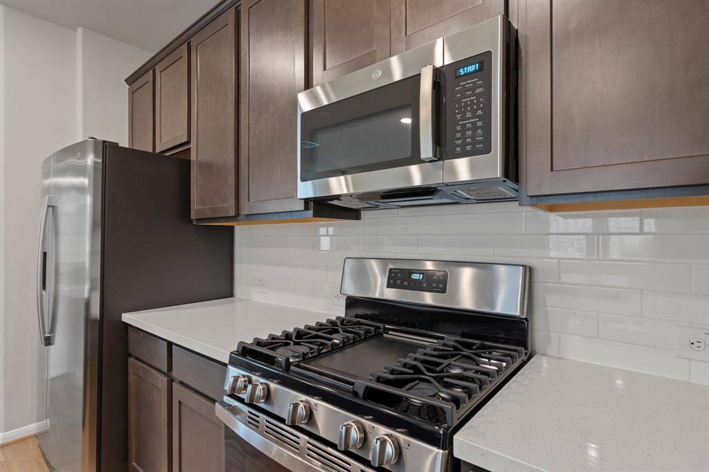 This kitchen is not only a functional space but also has ample storage. Whether you're a seasoned chef or just love to gather and enjoy good food, this kitchen is a dream come true.