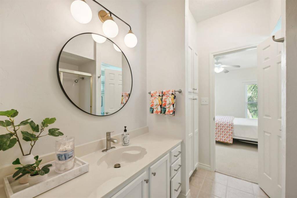 Downstairs guest bathroom