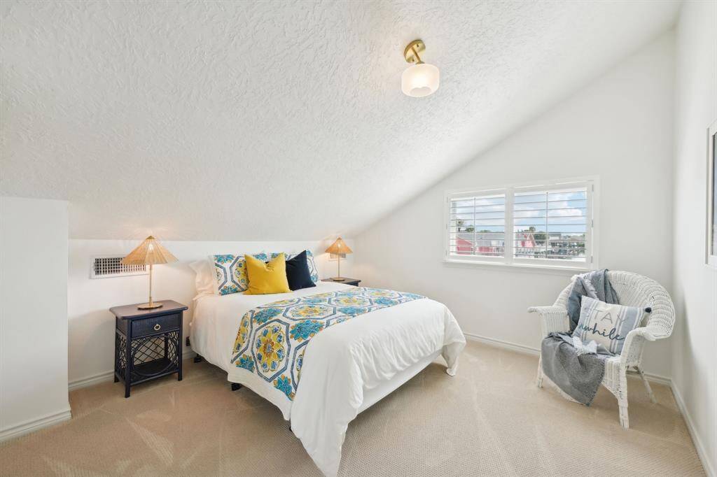 Upstairs guest bedroom