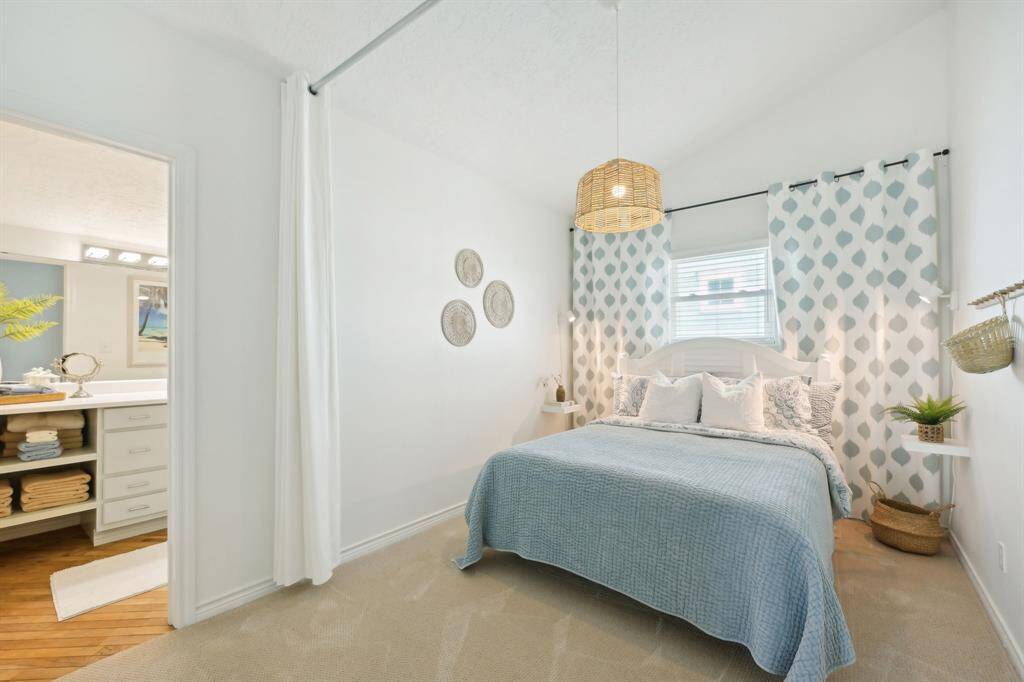 Upstairs flex space, currently being used as a functional bedroom!
