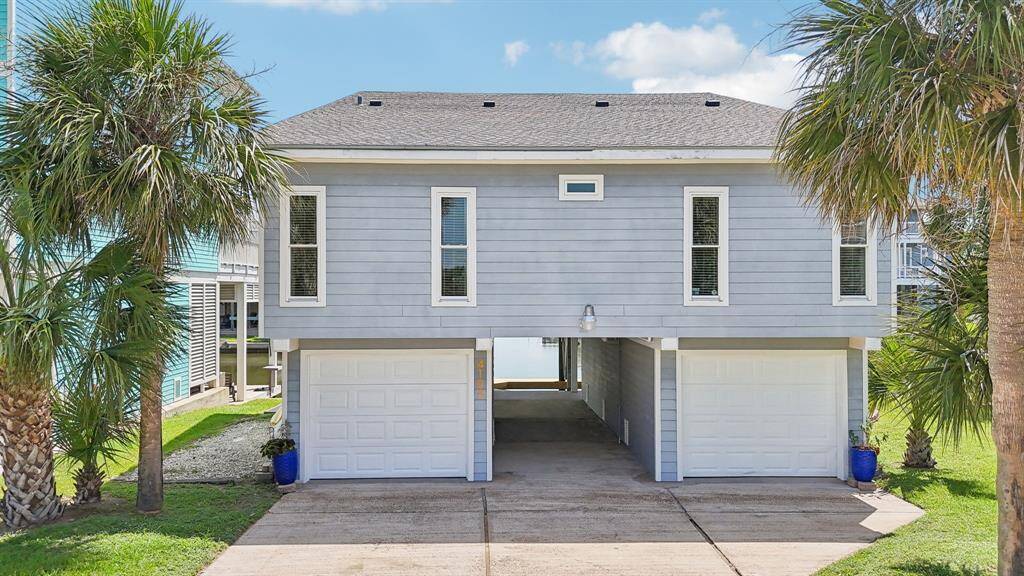 TWO garages with tons of parking in driveway!