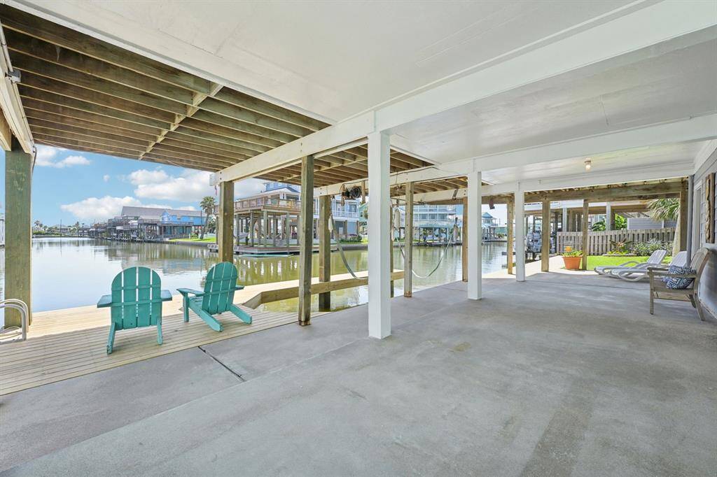 Tons of space to entertain and enjoy the water!