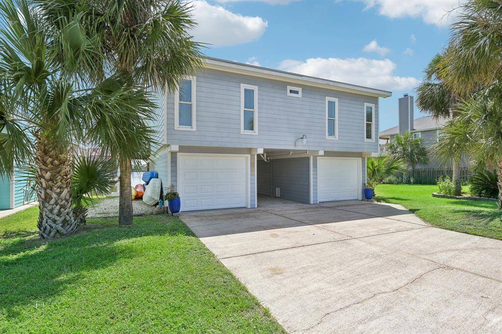 TWO garages with tons of parking in driveway!