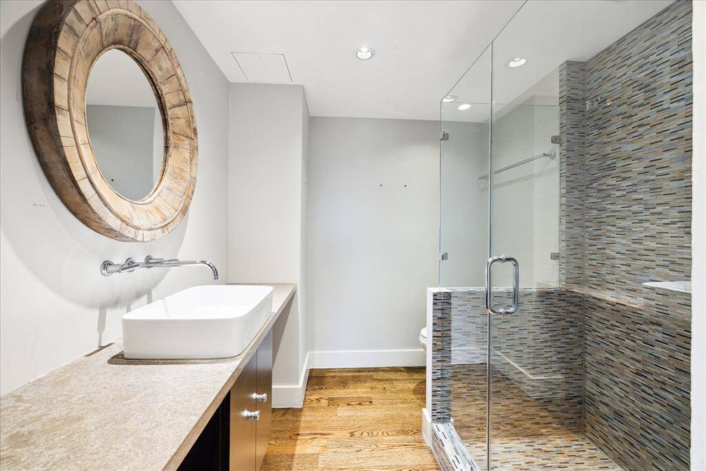 Second Bath with Walkin Shower area