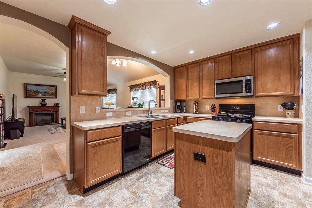 Plenty of cabinet and counter space!