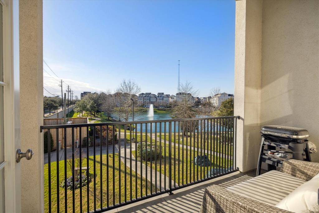 Wind down and relax from your day on this balcony right off the living room.  Enjoy endless sunsets and tranquil views.