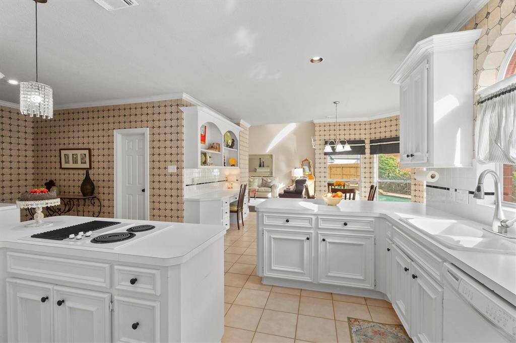 Embrace the seamless flow of the sunlit breakfast nook, conveniently adjacent to a discreet half bath. This area over looks your swimming pool.