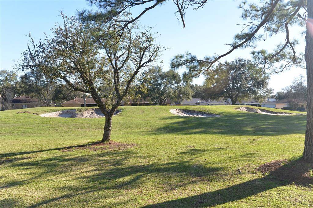 Overlooks 4th hole on the golf course