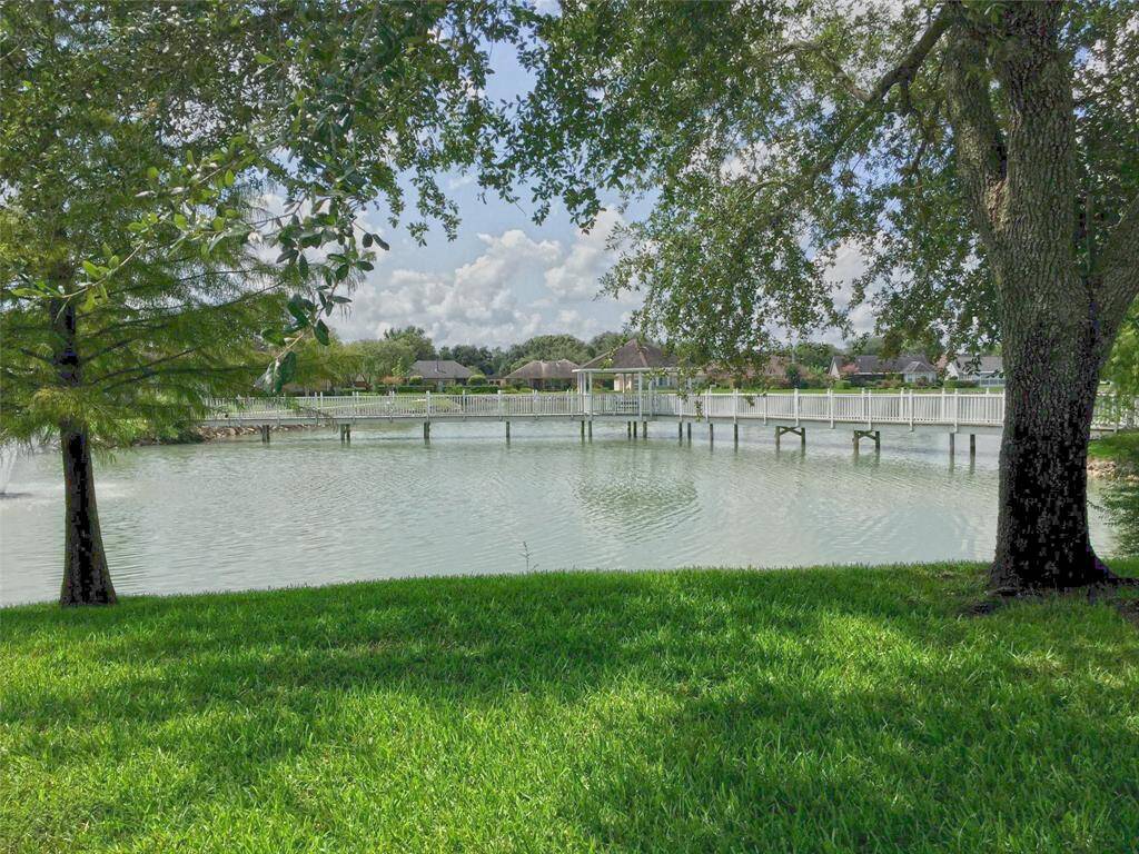 neighborhood lake