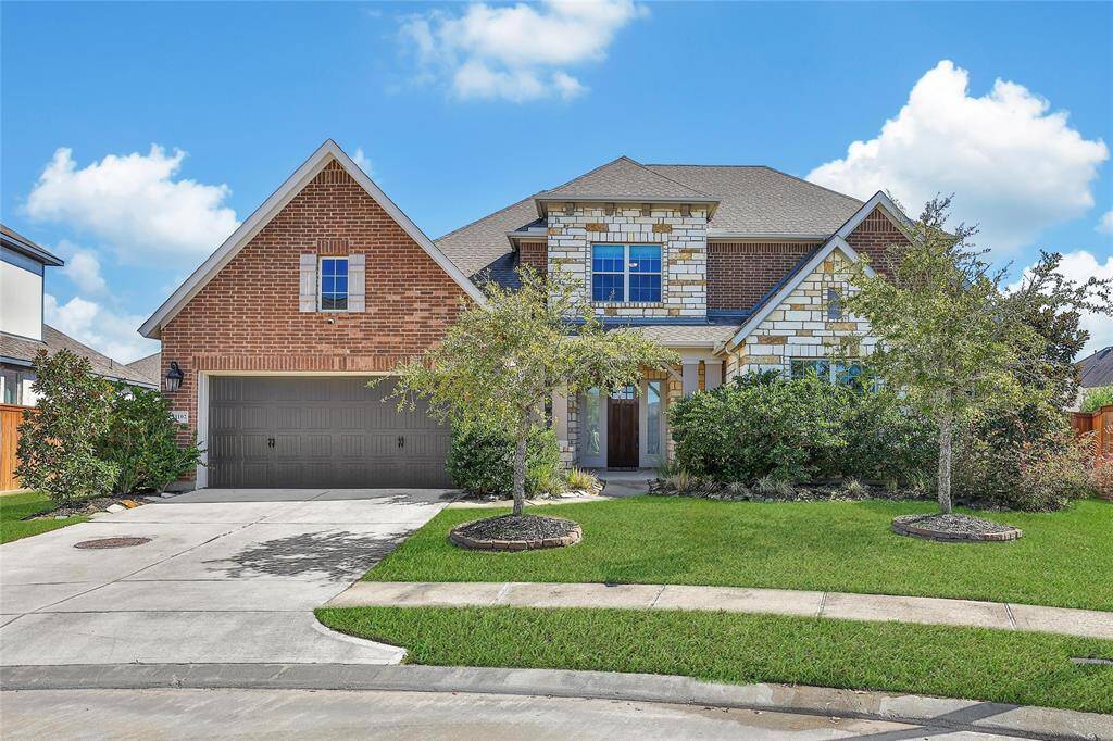 Welcome to 11102 Whitecap Bay Circle!