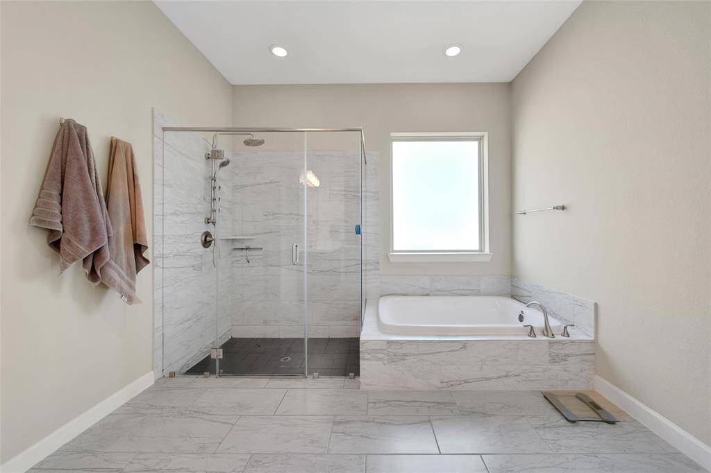 View of primary bathroom :4.