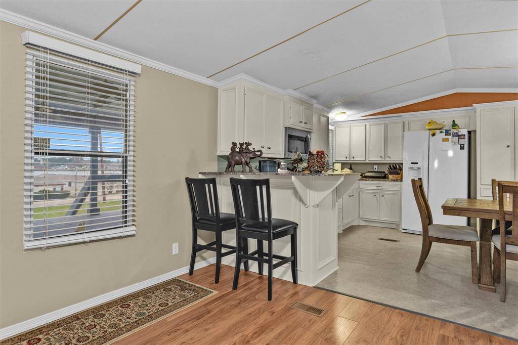 Breakfast bar and eat in kitchen.