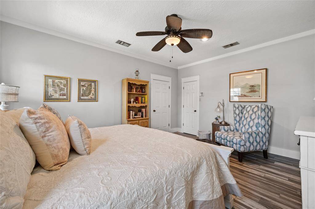 Roomy enough for large furnishings!