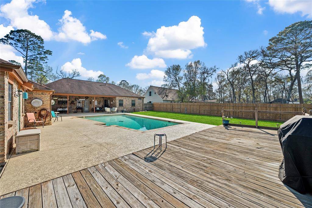 The sun deck is ready for summer!