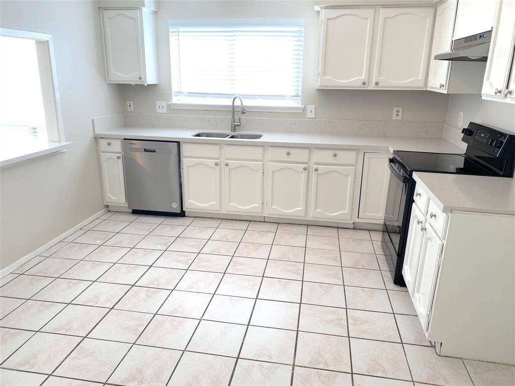 Roomy Kitchen
