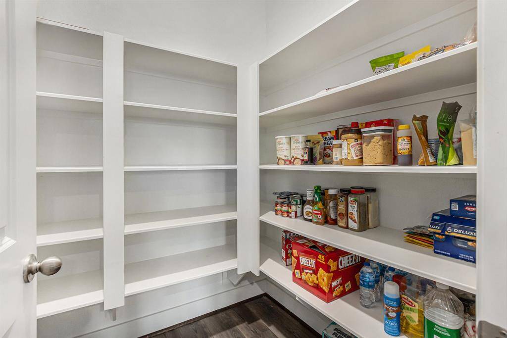 Walk-in Pantry