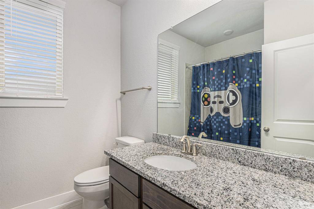 Full Bathroom 1