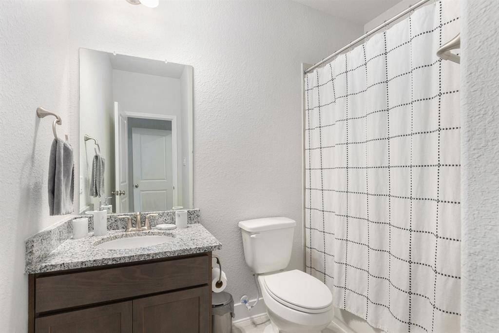Full Bathroom 2