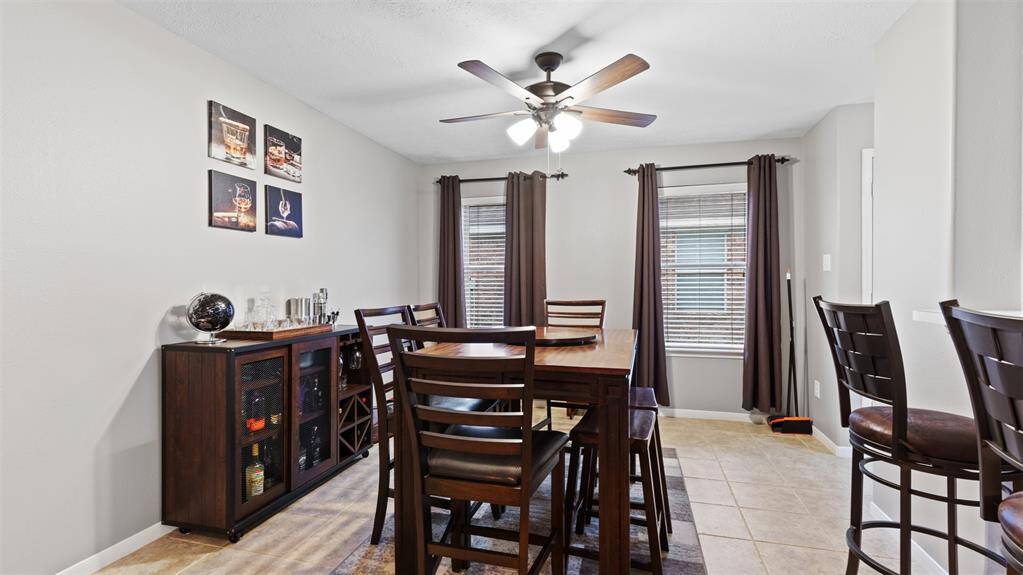 Breakfast/Dining area