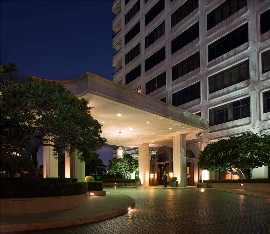 The Huntingdon Drive with 24/7 concierge and valet service