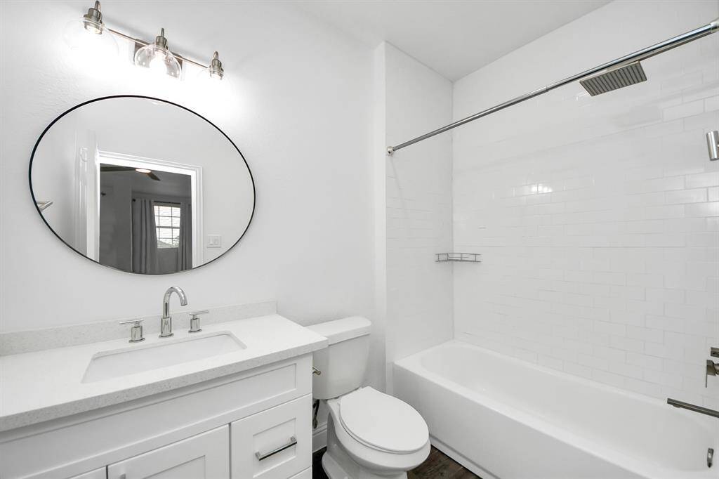 As with the bathrooms in the main home, the garage apartment ensuite bathroom also boasts finishes and features that flow with the rest of the property!
