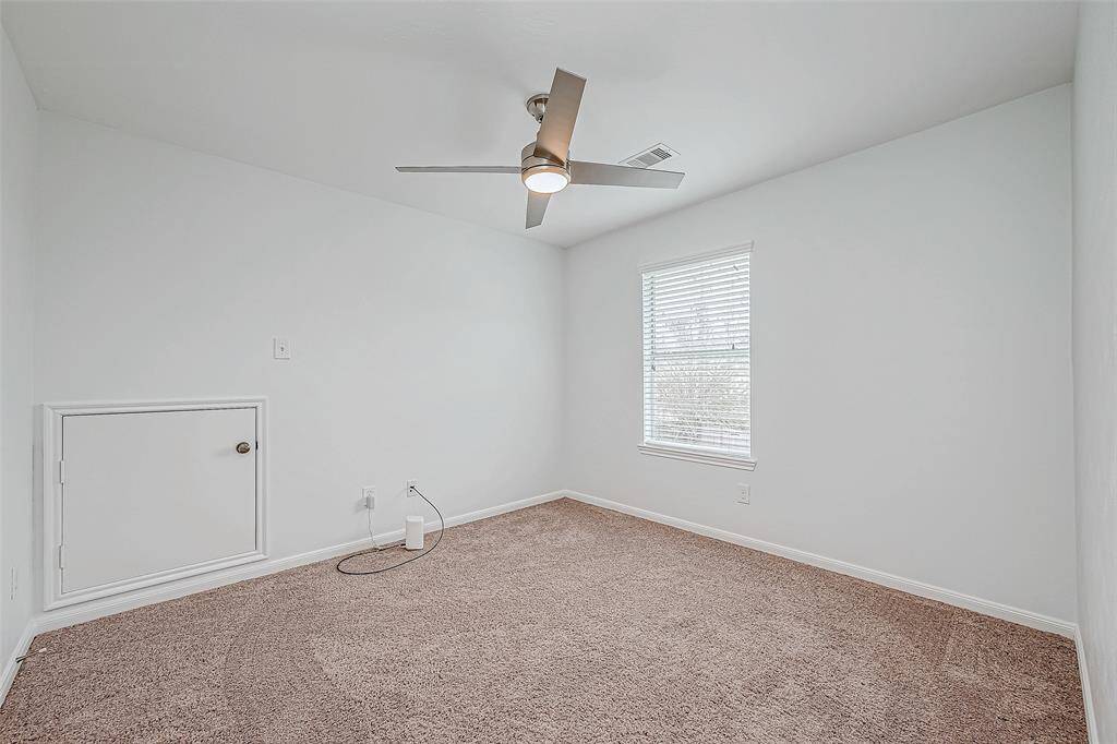 Secondary bedroom with fresh paint and neutral carpets.