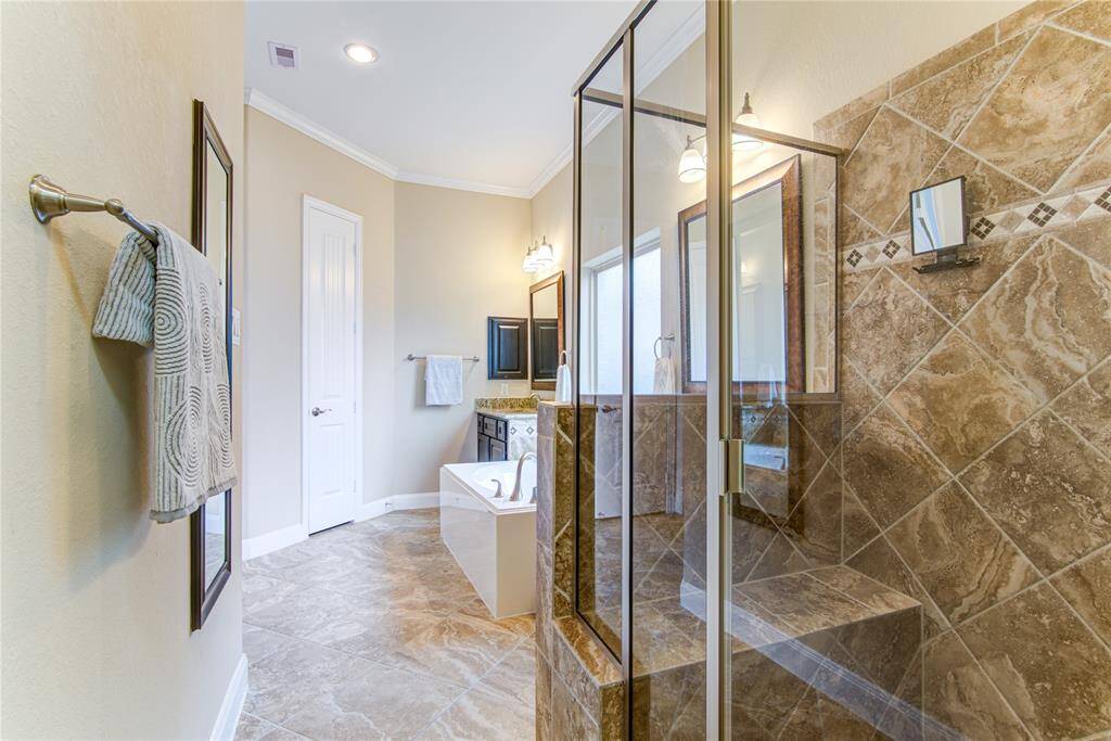 The oversized shower with bench seat is luxurious with beautiful tile surround and accent tile feature.