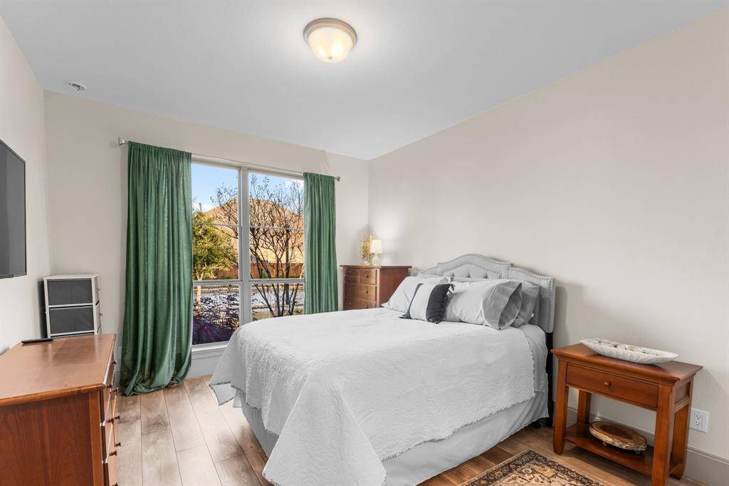 Downstairs guest suite with private bathroom—ideal for visitors.