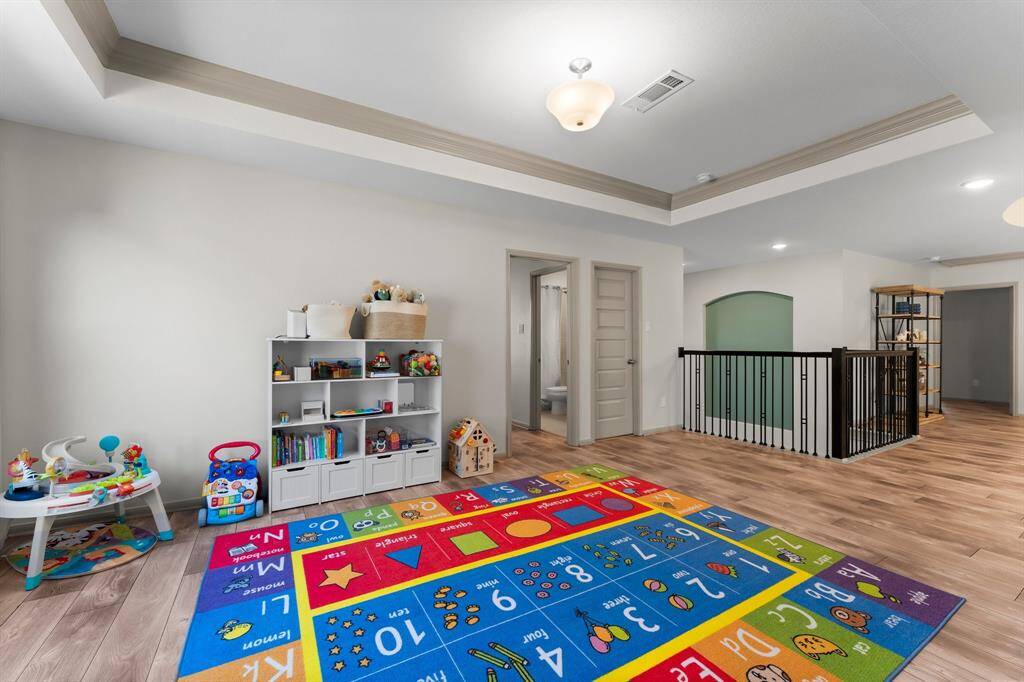 This room is well-lit with modern ceiling and has an open layout. Perfect for a family-friendly environment.