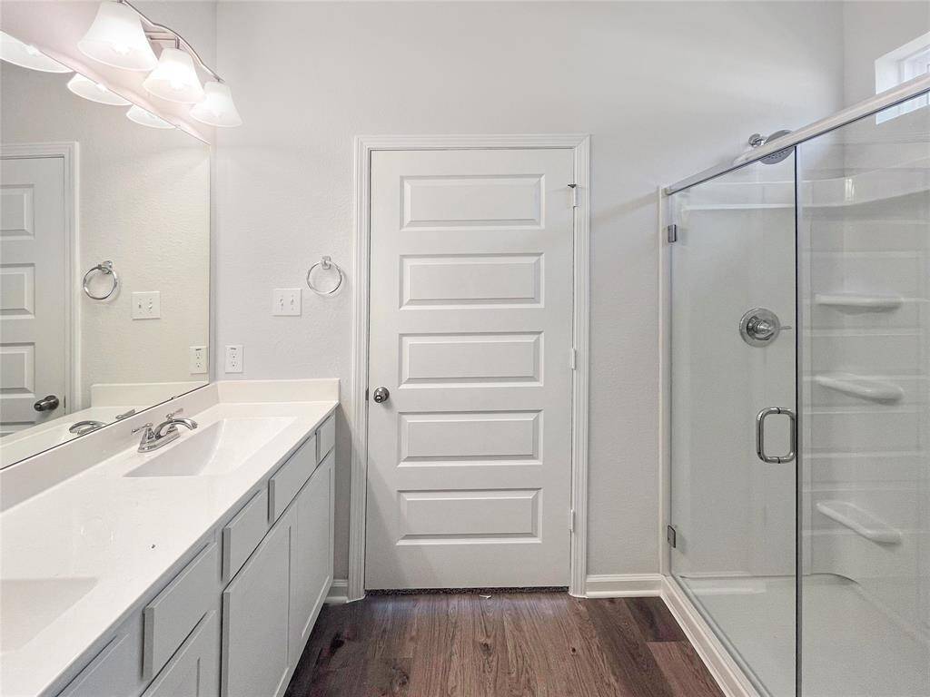 The Sparrow II- Owner's Bathroom.