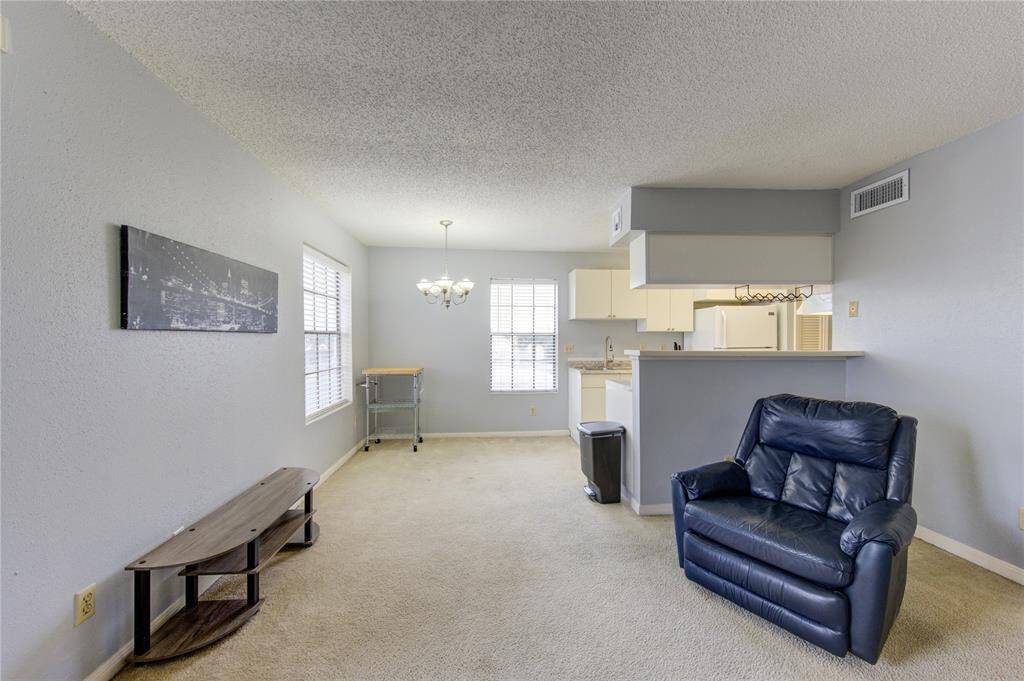 Living Room/ Dinning Room/Kitchen combo