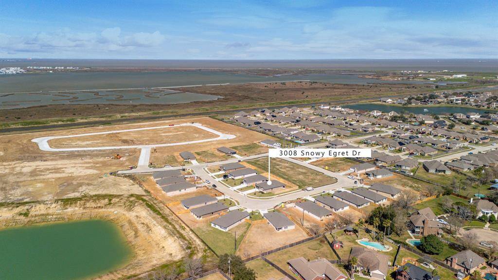 Nestled in the heart of Texas City, Pelican Pointe offers a perfect blend of small-town charm and modern convenience. This waterfront-inspired community provides easy access to Galveston Bay, major highways, shopping, dining, and top-rated schools. Residents enjoy beautifully designed homes, scenic walking trails, and a relaxed coastal atmosphere, making it an ideal place to call home.